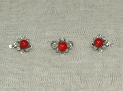 Комплект кольцо и серьги из красного коралла